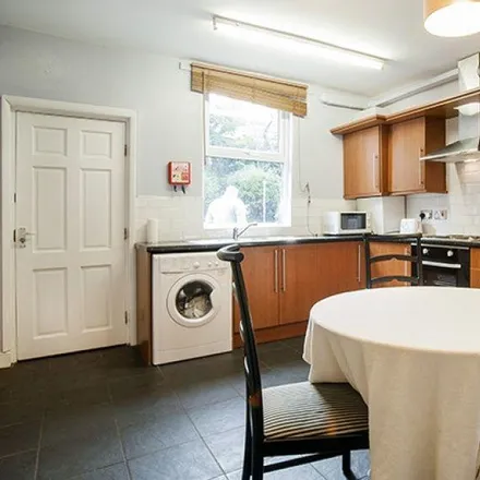 Rent this 4 bed townhouse on Ratcliffe Road in Sheffield, S11 8YA