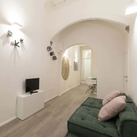 Image 2 - NoF Club, Borgo San Frediano, 17, 50123 Florence FI, Italy - Apartment for rent