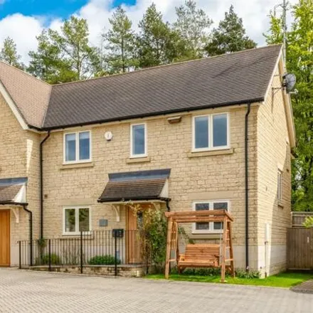 Buy this 4 bed house on 10 Potter Close in Charlbury, OX7 3EE