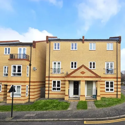 Rent this 4 bed townhouse on 27-29 Heddington Grove in London, N7 9SY