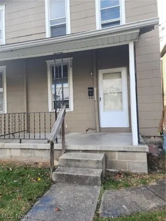 Buy this 4 bed house on 1611 Dearborn Street in Zanesville, OH 43701