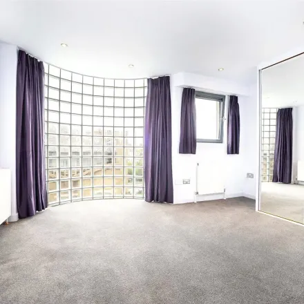 Rent this 3 bed apartment on The Triangle in 21 Three Oak Lane, London