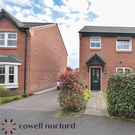 Buy this 3 bed duplex on Loom Close in Middleton, M24 6EZ