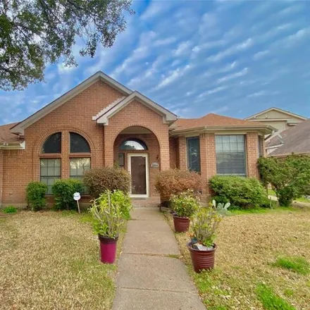 Buy this 4 bed house on 2004 Homestead Drive in Mesquite, TX 75181