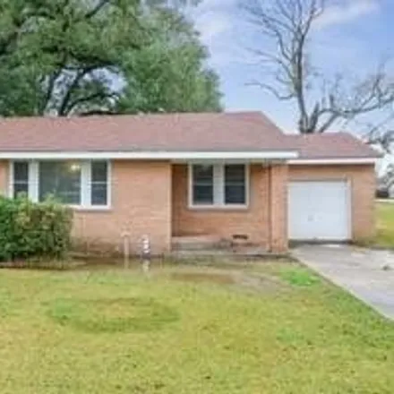 Rent this 3 bed house on 229 Julia Street in Hahnville, St. Charles Parish