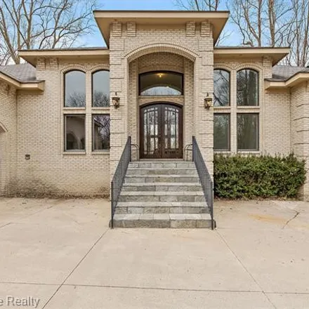 Image 3 - 6932 Willow Road, West Bloomfield Township, MI 48324, USA - House for sale