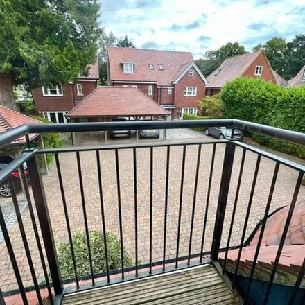 Image 5 - Forest Road, Branksome Chine, Bournemouth, BH13 6DH, United Kingdom - Apartment for rent