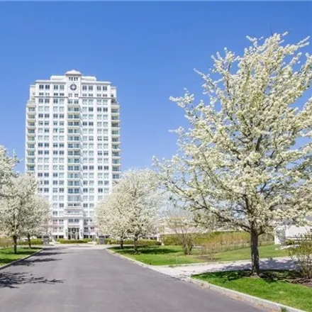 Buy this 3 bed condo on Carnegie Abbey Club in Tower Drive, Portsmouth