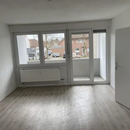 Rent this 3 bed apartment on Lindenstraße 12 in 59071 Hamm, Germany