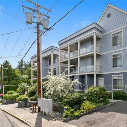 Buy this 2 bed condo on 978 Gladstone Street in Bellingham, WA 98229