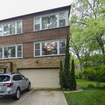 Rent this 3 bed condo on 2943 West Balmoral Avenue in Chicago, IL 60625