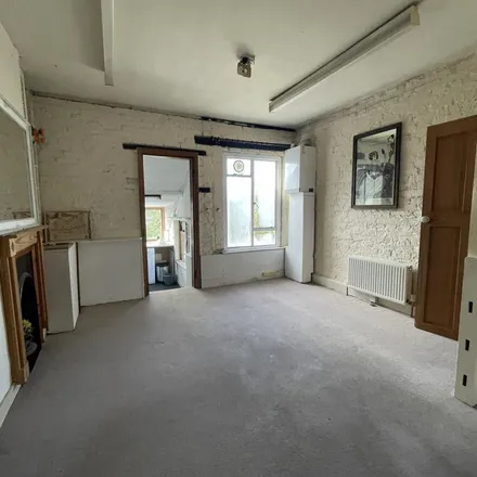 Image 3 - 38 Railway Approach, East Grinstead, RH19 1BP, United Kingdom - Apartment for rent