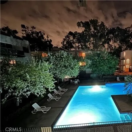 Image 3 - 5436 White Oak Avenue, Los Angeles, CA 91316, USA - Condo for rent