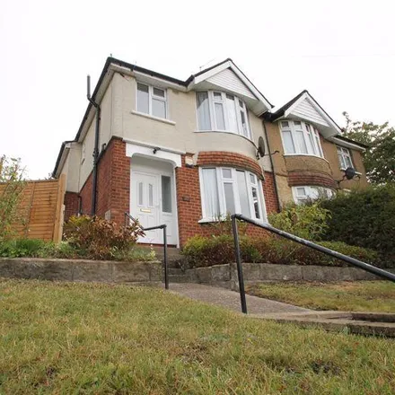 Rent this 3 bed duplex on Hillview Road in Buckinghamshire, HP13 6XY
