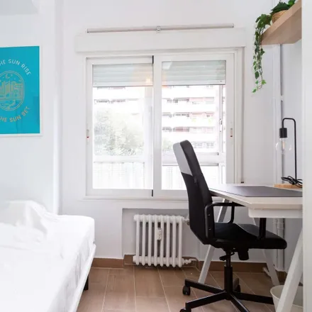 Rent this 5 bed room on Calle de Santander in 1, 50010 Zaragoza