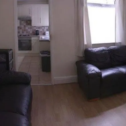 Rent this 6 bed townhouse on 11 Gloucester Avenue in Nottingham, NG7 2DQ