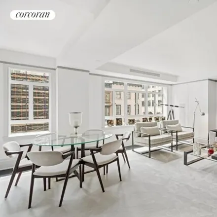 Image 1 - 18 East 62nd Street, New York, NY 10065, USA - Apartment for sale