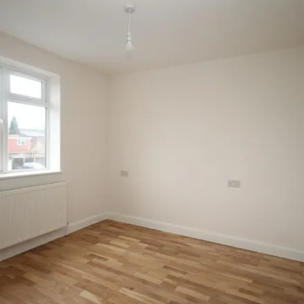 Rent this 3 bed townhouse on St Joseph's Catholic Primary School in Gardenia Avenue, Luton