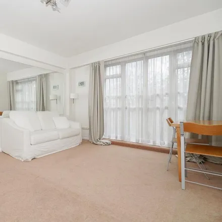 Rent this studio apartment on 65 Courtfield Gardens in London, SW5 0NQ