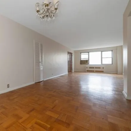 Image 4 - 3530 Henry Hudson Parkway East, New York, NY 10463, USA - Apartment for sale