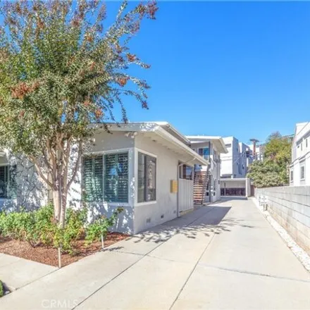 Buy this 1studio house on 551 South Street in North Glendale, Glendale