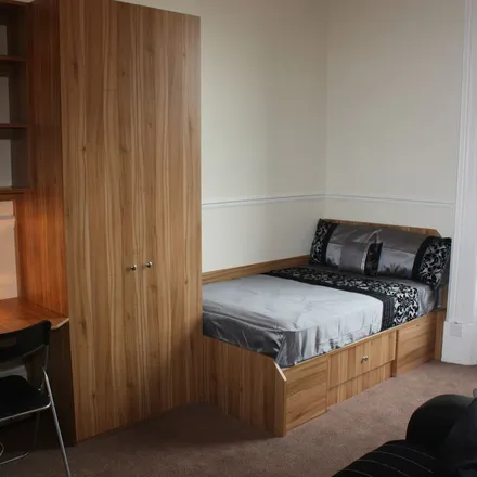 Rent this 1 bed apartment on 3A Victoria Terrace in Leeds, LS3 1BX