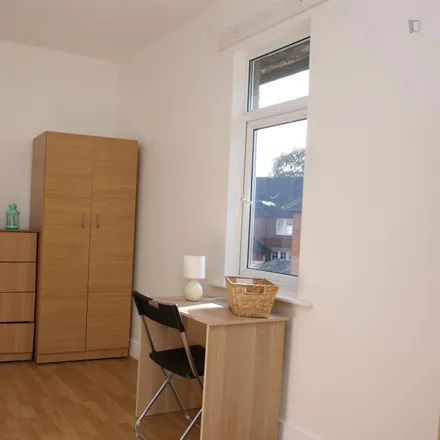 Image 1 - 124 Old Oak Common Lane, London, W3 7DN, United Kingdom - Room for rent