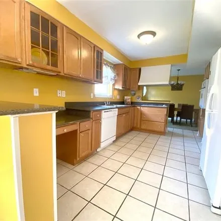 Image 2 - 6409 Gillen Street, Bissonet Plaza, Metairie, LA 70003, USA - House for sale