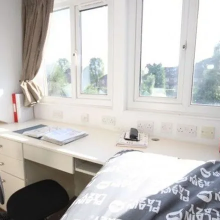 Rent this 5 bed apartment on Harborne Lane in Metchley, B17 0NT