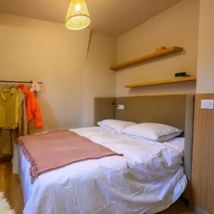 Rent this 4 bed room on 186 Rue du Général de Gaulle in 59370 Mons-en-Barœul, France