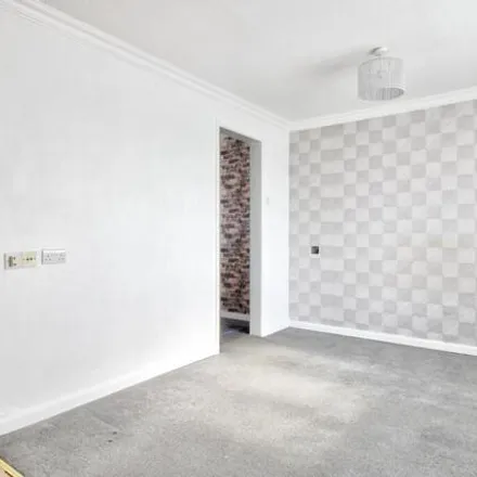 Image 2 - Repton Close, Luton, Bedfordshire, Lu3 - Apartment for sale