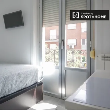 Rent this 5 bed room on Madrid in Calle del Doctor Salgado, 1