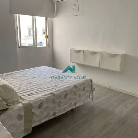 Image 7 - Ronda de Triana, 41080 Seville, Spain - Apartment for rent