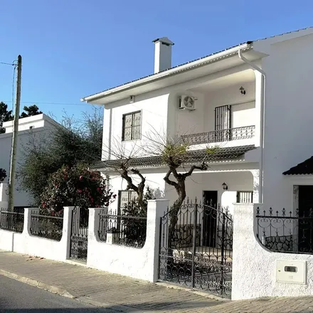 Rent this 1 bed room on Travessa Alfredo de Matos in 2820-338 Corroios, Portugal