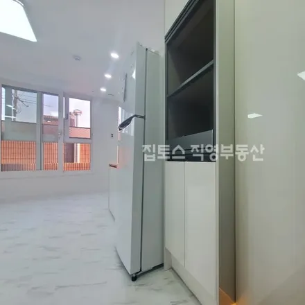 Rent this 2 bed apartment on 서울특별시 송파구 삼전동 29-7