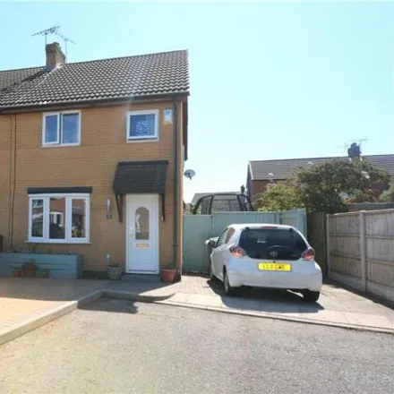 Rent this 3 bed duplex on Millhouse Close in Moreton, CH46 6FB