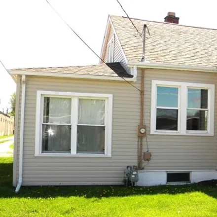 Buy this 3 bed house on 977 28th Avenue in Rock Island, IL 61201