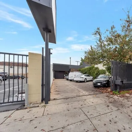 Buy this studio house on Alley 81145 in Los Angeles, CA 91601