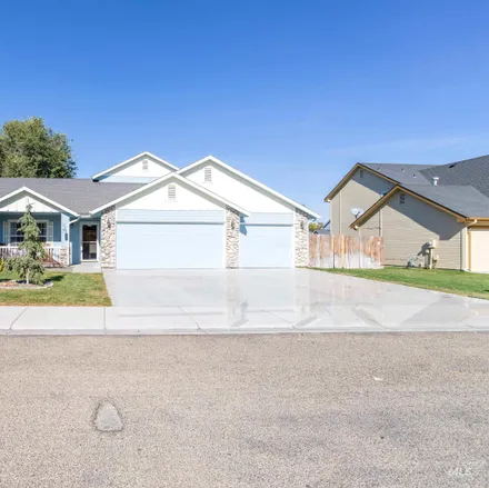 Image 2 - 750 West Tropical Drive, Nampa, ID 83686, USA - House for sale