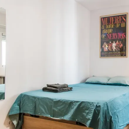 Rent this 4 bed room on El Manitas de Casa in Carrer de Perfecte, 46006 Valencia
