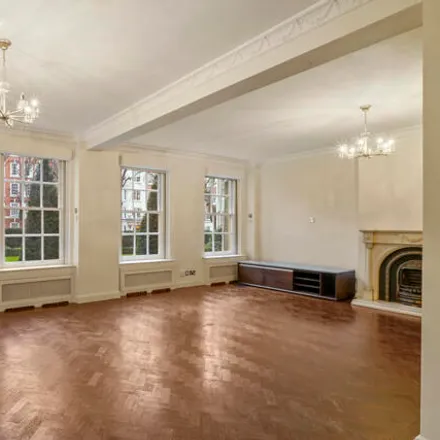 Rent this 3 bed apartment on South Lodge in Circus Road, London