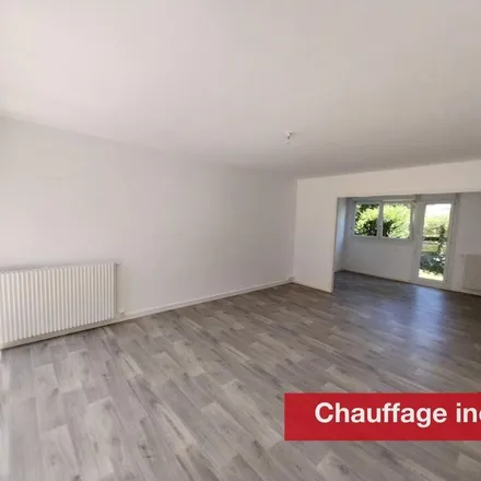 Image 5 - 3 Place Charles Gounod, 56380 Guer, France - Apartment for rent