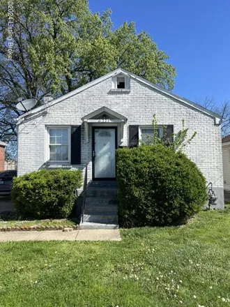 Buy this 2 bed house on 1223 Seelbach Avenue in Jacobs Addition, Louisville