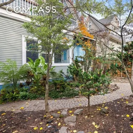 Image 7 - 16 Dekoven Court, New York, NY 11230, USA - House for sale