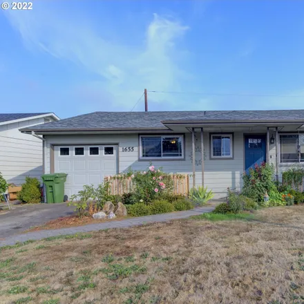 Buy this 2 bed house on 1655 Rainier Road in Woodburn, OR 97071