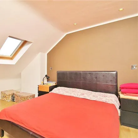 Image 4 - Stile Hall Gardens, Strand-on-the-Green, London, W4 3BP, United Kingdom - Apartment for rent