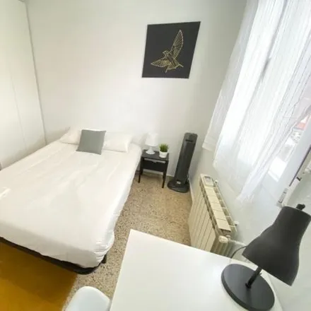 Rent this 3 bed room on Calle del Poeta Blas de Otero in 83, 28017 Madrid