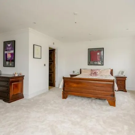 Image 5 - Spurgate, Brentwood, CM13 2JS, United Kingdom - House for sale
