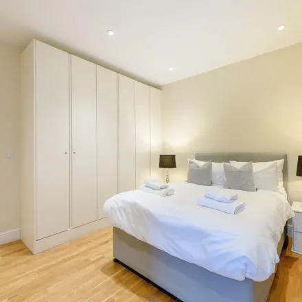 Image 3 - Hamlet Gardens, London, W6 0TS, United Kingdom - Apartment for rent