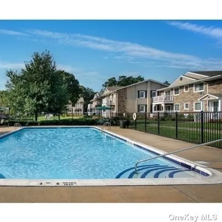 Image 3 - 15 Williams Boulevard, Village of Lake Grove, Suffolk County, NY 11755, USA - Apartment for rent